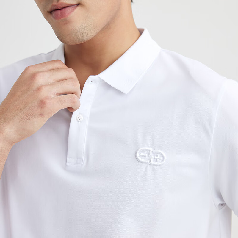 夏日清凉之选 男士云感弹力冰感白色Polo衫穿搭指南